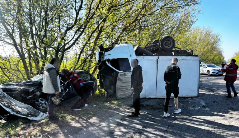 У Вознесенському районі сталася ДТП за участю трьох автомобілів: постраждав підліток