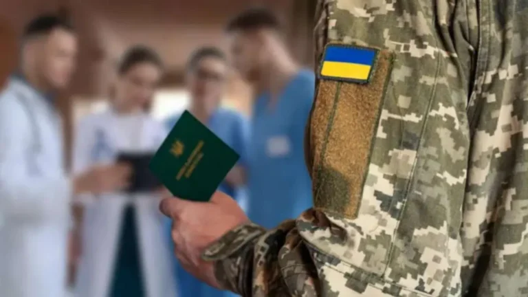 У Білгороді-Дністровському озброєні українці напали на ТЦК біля поліклініки