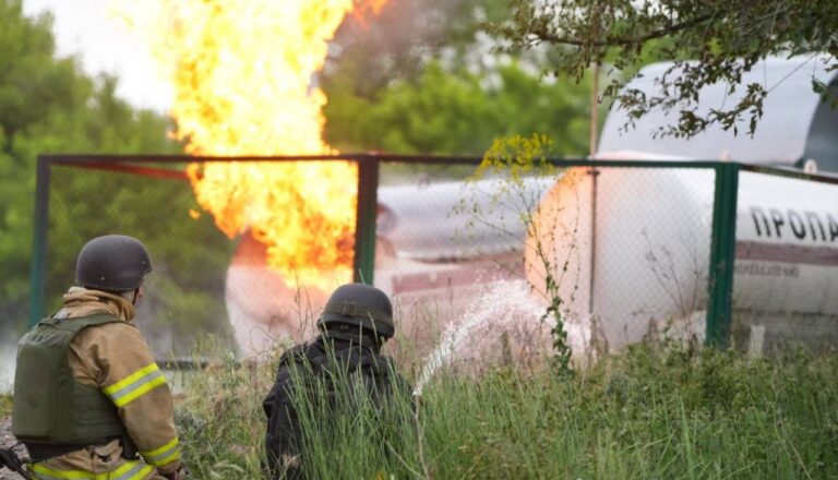 Російські війська завдали ударів по автостоянці та заправній станції в Запоріжжі
