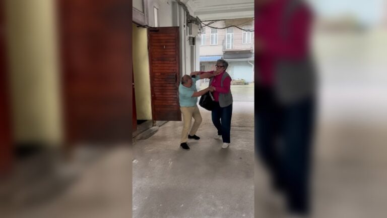 В Одесі власник ресторану побив жінку: активісти змусили його вибачитися