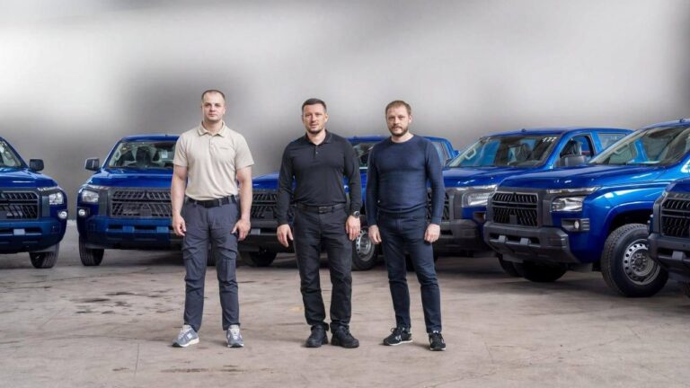 Німеччина передала Херсонській області вісім автомобілів для комунальних служб