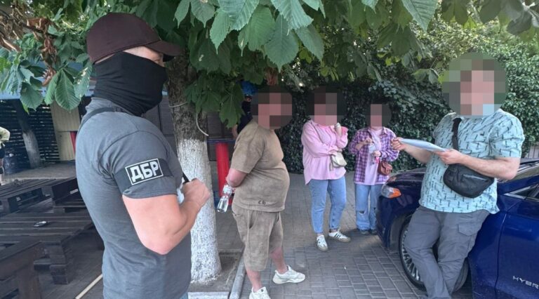 На Одещині викрили схему вимагання 8500 доларів у військових у СЗЧ