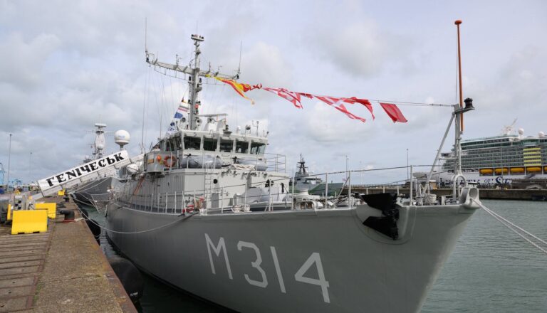 ВМС України отримали від Нідерландів п’ятий протимінний корабель: його назвали “Геничеськ”