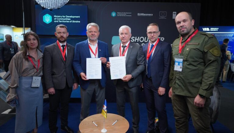 Буча уклала угоди про побратимство та партнерство з Чехією та Херсонською областю