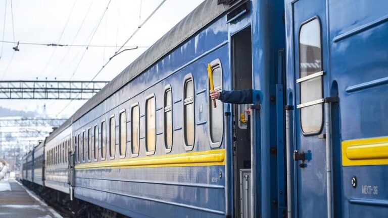 Сєнкевич закликав УЗ повернути нічний поїзд “Миколаїв—Київ”: в організації відповіли