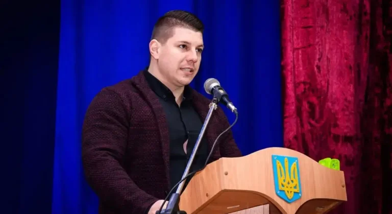 На Одещині голова Подільської РВА розкритикував посадовців за відмову закрити сільську гімназію