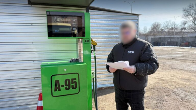 БЕБ повідомило про викриття незаконної АЗС в Одесі та передачу справи до суду