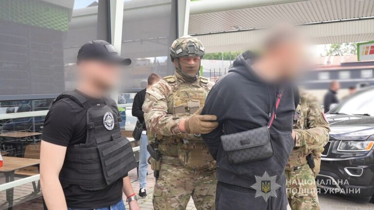 В Одесі затримали військового за вимагання 6 тис доларів у матері мобілізованого