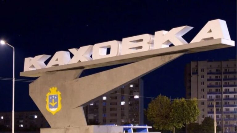 У Каховці посилюється нестача пального й базових товарів