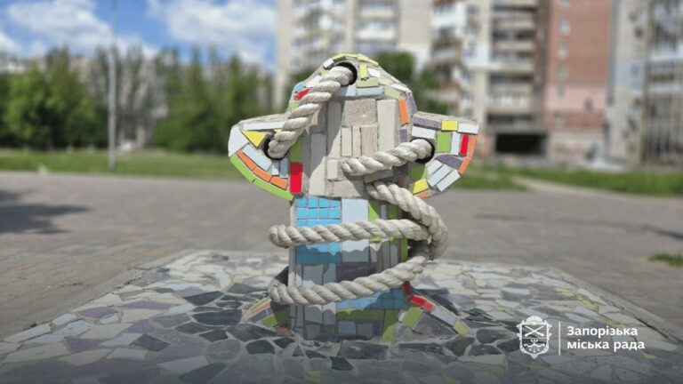 Запоріжжі встановили артоб’єкт “Якір” на честь українських моряків