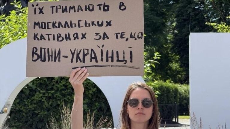 У Києві відбулася акція на підтримку цивільних полонених з Мелітополя