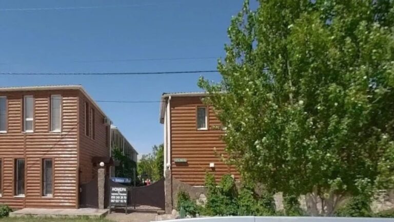 У Генічеську після удару зруйновано пансіонат- кажуть був із військовими РФ