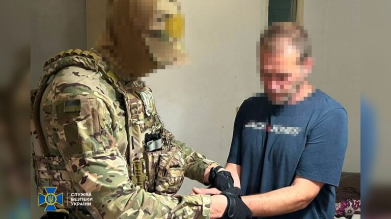 У прифронтовому селищі на Запоріжжі затримали коригувальника ударів РФ