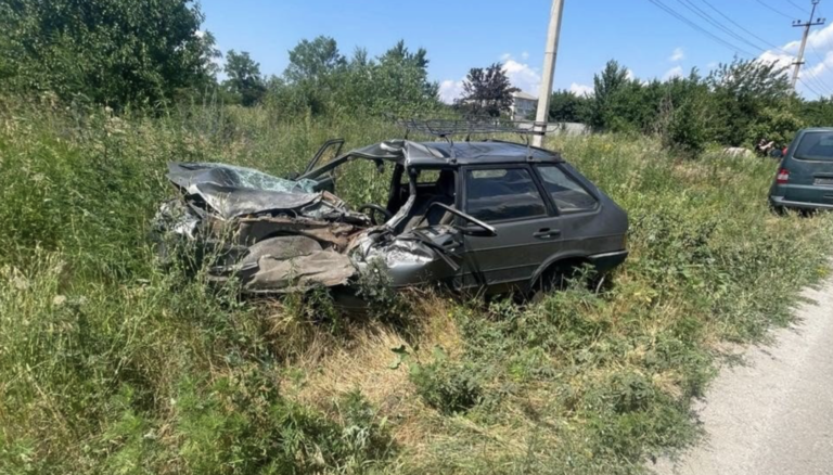 У Запорізькому районі сталася ДТП за участю неповнолітнього водія: двох хлопців госпіталізовано