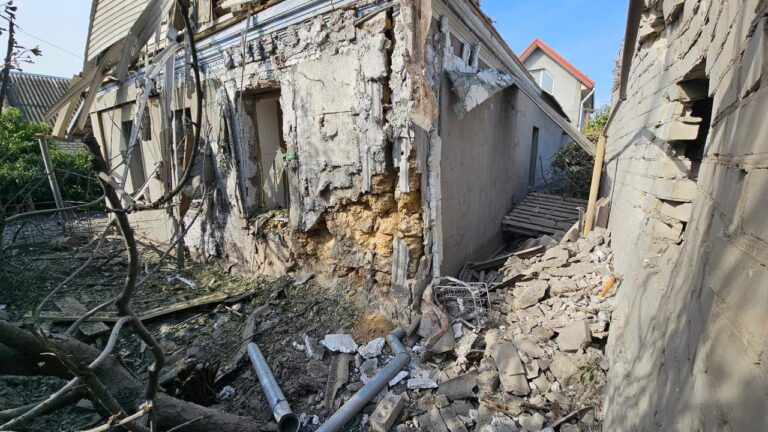 Ворог завдав артилерійського удару по Херсону: є загиблий та поранені