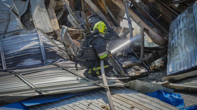 Російська балістика атакувала завод в Одеській області: є загиблі та постраждалі