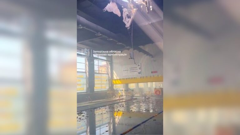 У Запоріжжі внаслідок російської атаки пошкоджено спорткомплекс із басейном