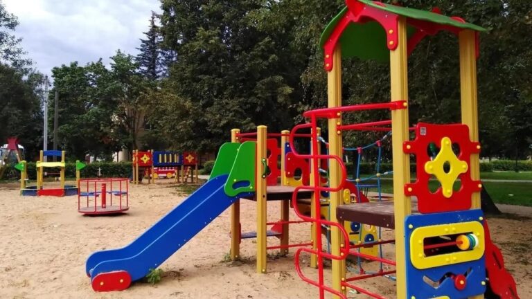 Росіяни заявили про встановлення дитячих і спортивних майданчиків на ТОТ Херсонщини