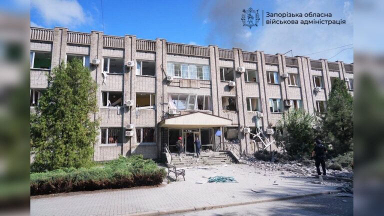 Запоріжжя опинилося під авіаударом: є загиблий та масштабні руйнування