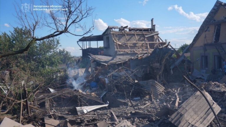 Троє людей постраждали внаслідок авіаудару по Запоріжжю