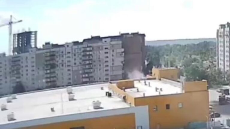 У Запоріжжі уламки збитого “Шахеда” впали біля ТЦ “Амстор”