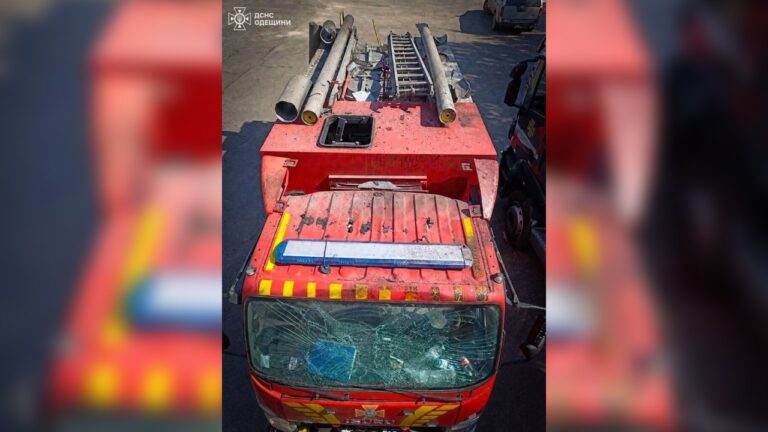 Росія вдруге атакувала рятувальників під час ліквідації наслідків удару на Одещині