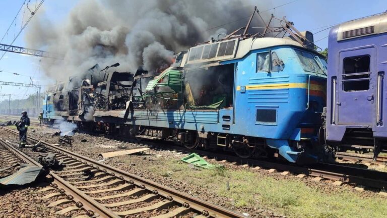 РФ продовжує бити по залізниці: на Запоріжжі атаковано пасажирський поїзд