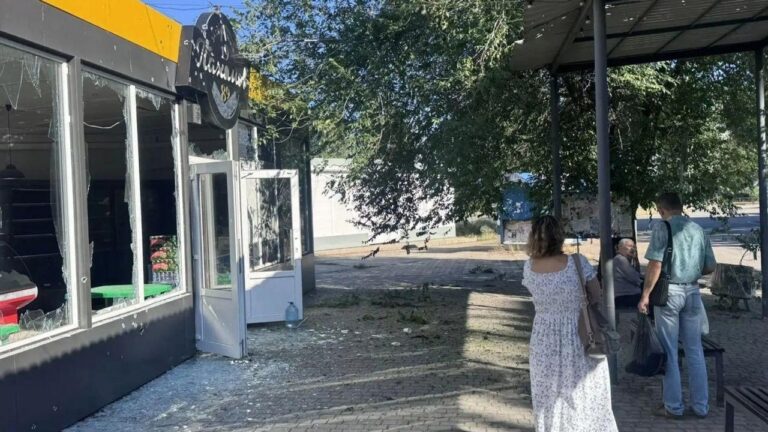 В окупованому Енергодарі торгівельні об’єкти готують до можливих атак