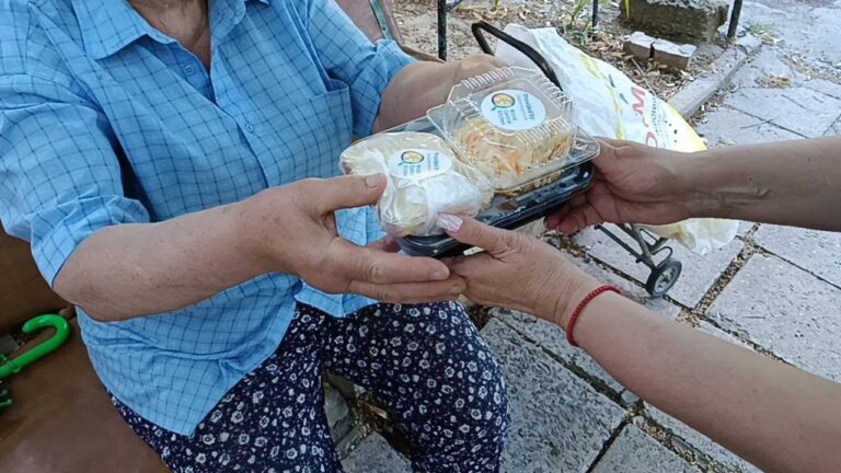 Херсонка розповіла, як виживають люди у “червоних зонах” біля Дніпра