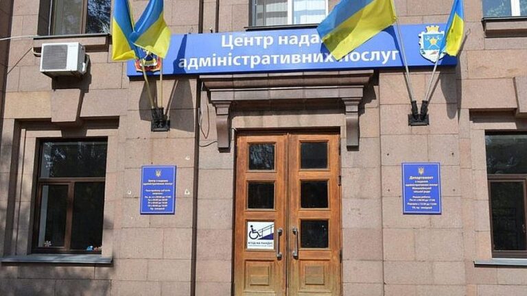 У Миколаєві просять переглянути роботу електронної черги в ЦНАП