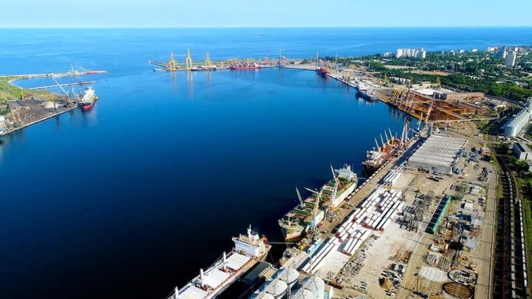 Мінінфраструктури спростувало інформацію про зупинку порту Чорноморськ