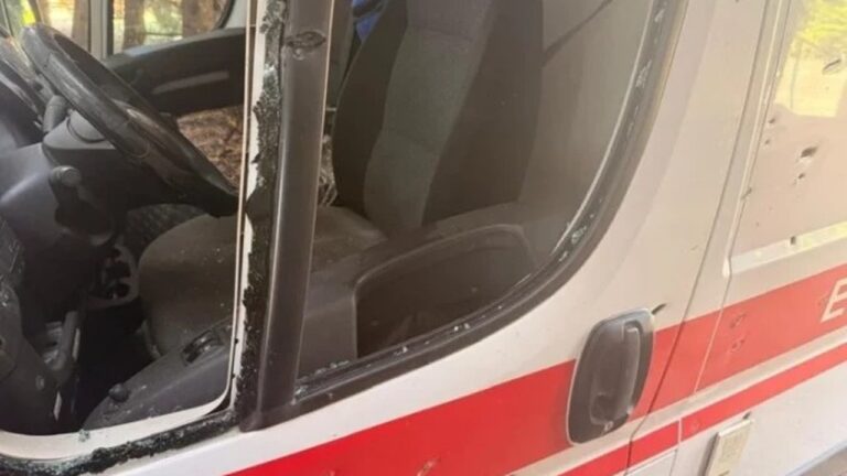 В Олешках дві машини швидкої підірвалися на міні: є загиблий
