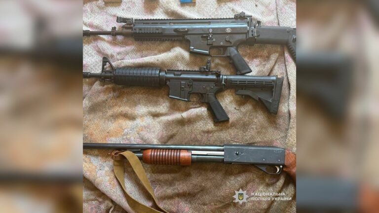FN SCAR, M4 Colt і граната: поліція знайшла схованку зі зброєю у Запоріжжі