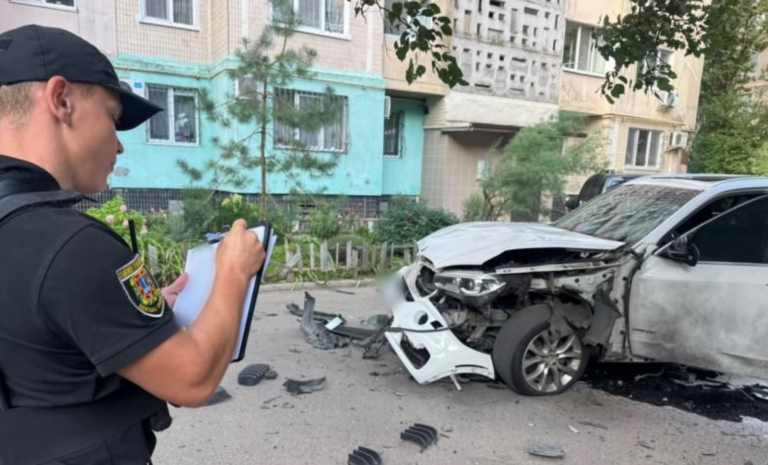 В Одесі у дворі багатоповерхівки вибухнув позашляховик: міг належати військовому