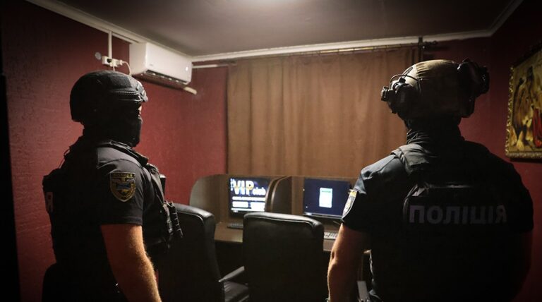 У Запоріжжі правоохоронці викрили підпільну мережу з десяти гральних залів