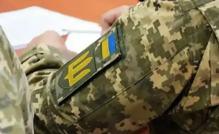 В Одесі натовп відбив нетверезого ухилянта від ТЦК та поліції за допомогою пістолета та яєць