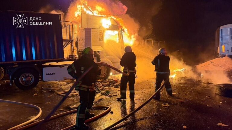 РФ завдала удару по стоянці вантажівок із зерном на півдні Одеської області – Кіпер
