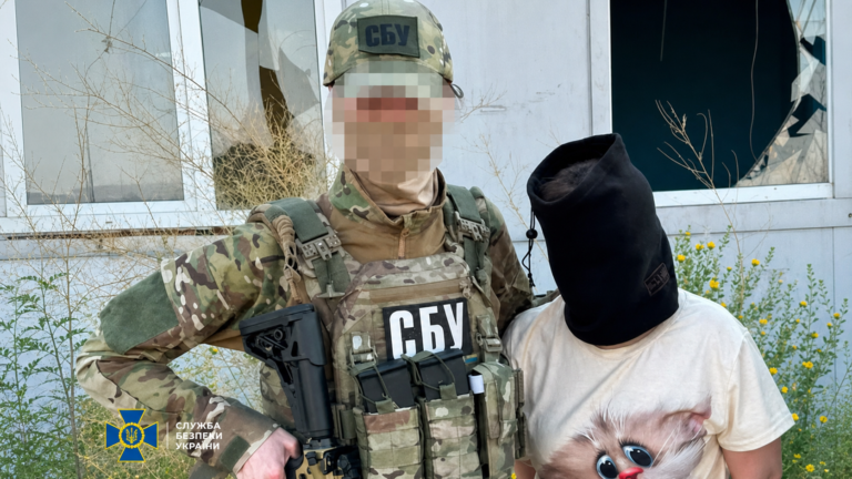 На Херсонщині СБУ затримала жінку за підозрою у виправдовуванні російської агресії