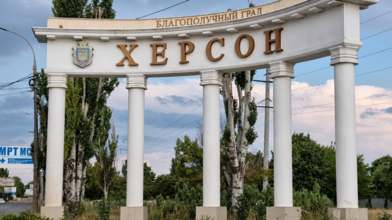 У Херсоні через відключення світла не працюють сирени та зникає мобільний зв’язок