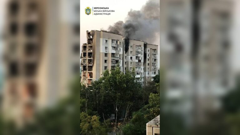 Росіяни завдали авіаудару по Херсону: КАБи влучили в багатоповерхівку