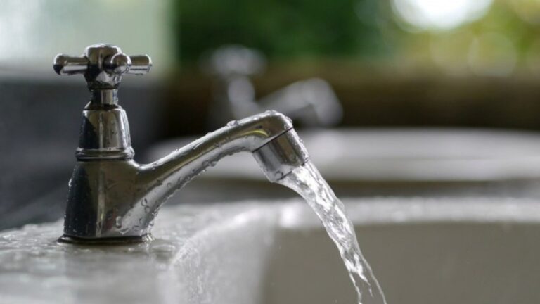 У Запоріжжі аварія на водогоні залишила без води сотні мешканців