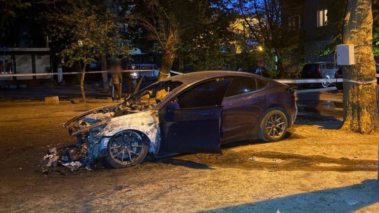 В Одесі засудили палія, який за гроші спалив чотири Tesla