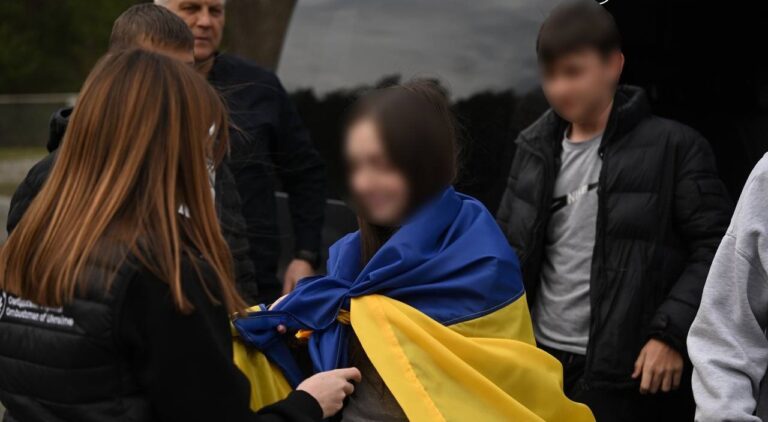 З окупованої Херсонщини евакуювали ще 11 дітей: серед них 6-річні та 17-річні