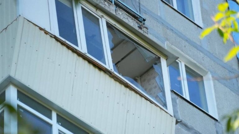 Росіяни атакували промислові підприємства Запоріжжя: пошкоджено транспорт