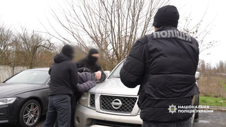 На Одещині судитимуть двох чоловіків за продаж гуманітарних авто для ЗСУ