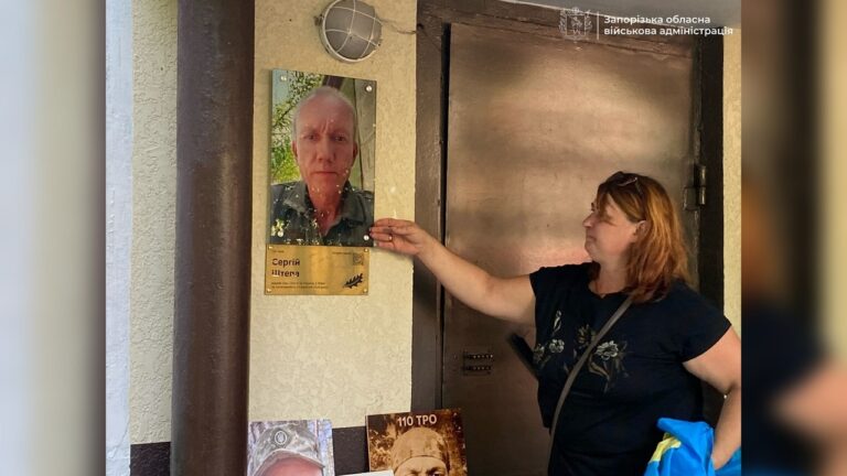 Захисника Сергія Штепу вшанували меморіальною табличкою у Запоріжжі