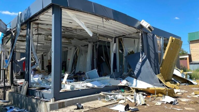 У Снігурівці через обстріл зруйновано будівлю ЦНАПу