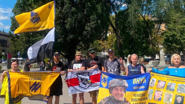 У центрі Запоріжжя відбулася акція на підтримку військовополонених та зниклих безвісти