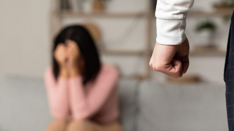 В Ізмаїлі трьох чоловіків судитимуть за домашнє насильство та ухилення від програми для кривдників