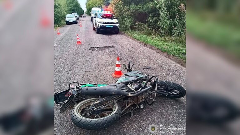 П’яна мотоциклістка спричинила ДТП на Миколаївщині: травмована 5-річна дитина